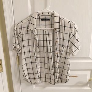 black white cropped button down top (a&f)